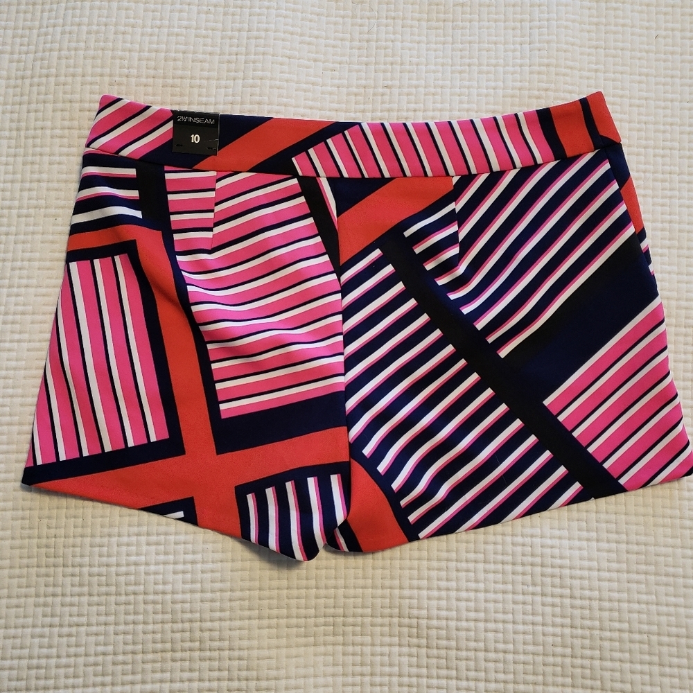 NWT Express Shorts - Picture 3 of 6